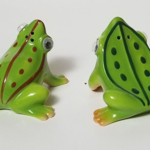 Unique, decorative Frog salt and pepper shakers - Picture 1 of 7